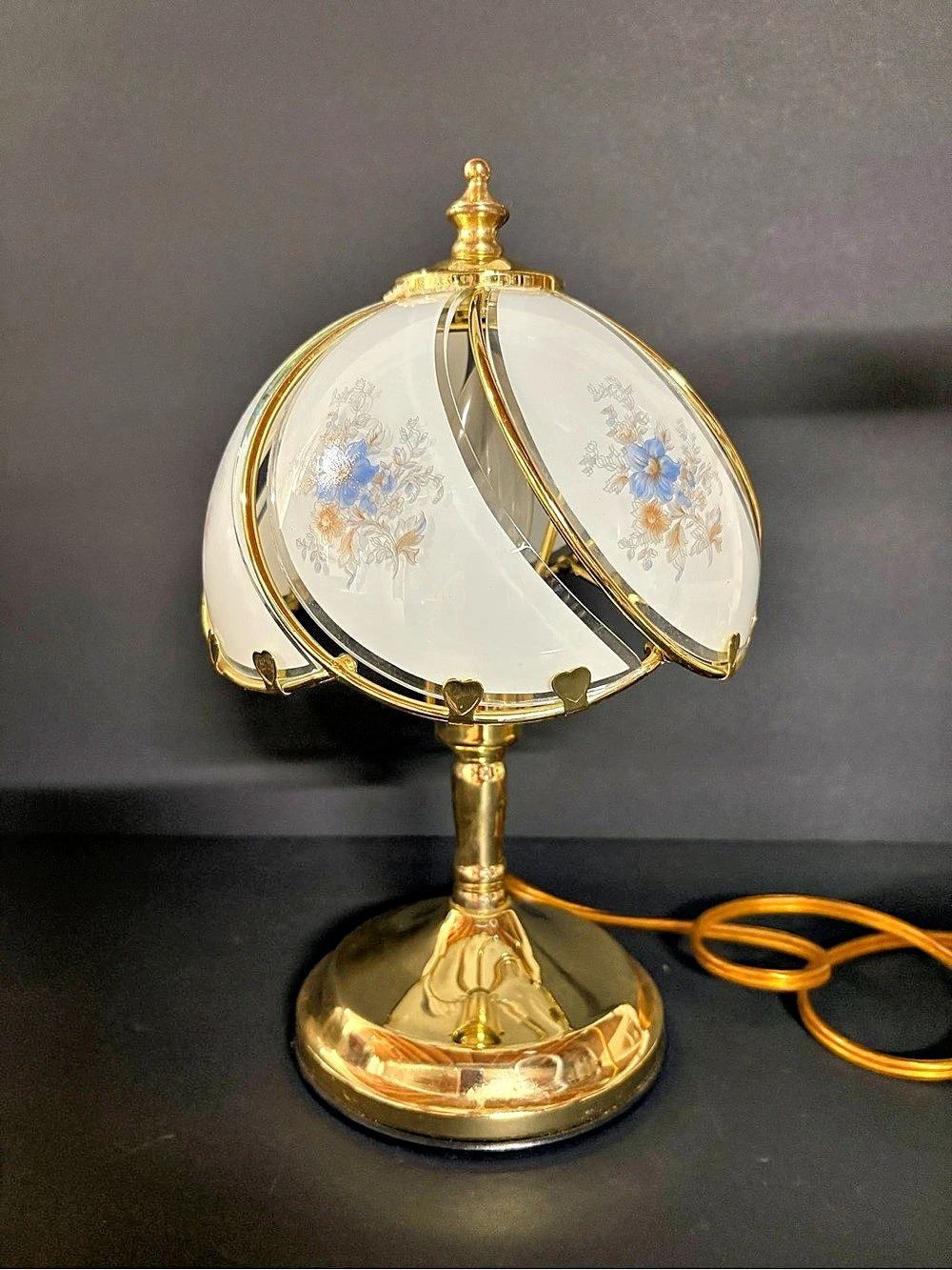 VINTAGE ACCENT TOUCH LAMP THREE-WAY FUNCTION FLORAL GLASS SWOOP PANEL SHADE